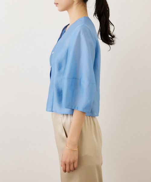 ROPE'（ロペ）の「ランタンスリーブシルクライクブラウス/イージーケア（シャツ/ブラウス・レディース・スミクロ/ブルー/オフホワイト・FREE）」の20枚目の写真