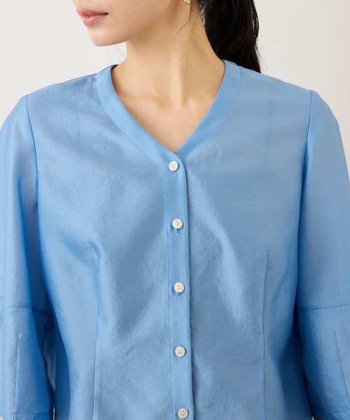 ROPE'（ロペ）の「ランタンスリーブシルクライクブラウス/イージーケア（シャツ/ブラウス・レディース・スミクロ/ブルー/オフホワイト・FREE）」の22枚目の写真