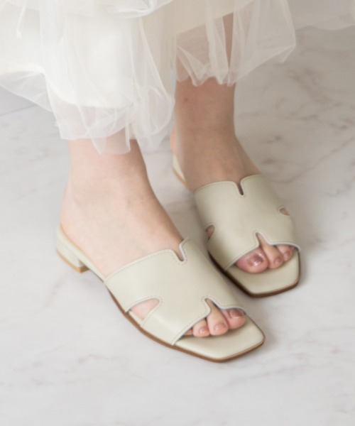 Bridget Birkin(ブリジットバーキン)の「【Bridget Birkin】サイドカットステッチミュールサンダル(562314)(サンダル・レディース・ブラック/アイボリー/グレイッシュベージュ・M/L/LL/S)」の1枚目の写真