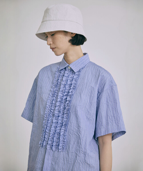 nicholson&nicholson(ニコルソンアンドニコルソン)の「nicholson & nicholson | ストライプ フリルシャツ WOMEN(シャツ/ブラウス・レディース・ブルー系その他/グレー系その他・38)」の4枚目の写真