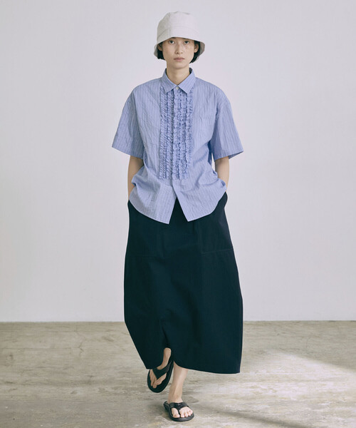 nicholson&nicholson(ニコルソンアンドニコルソン)の「nicholson & nicholson | ストライプ フリルシャツ WOMEN(シャツ/ブラウス・レディース・ブルー系その他/グレー系その他・38)」の3枚目の写真