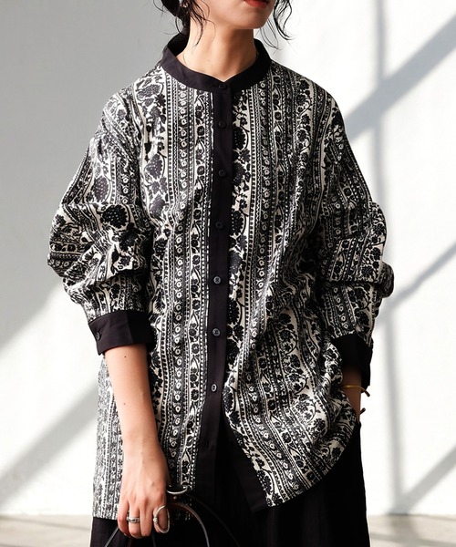 antiqua(アンティカ)の「花柄 配色デザイン シャツ(シャツ/ブラウス・レディース・マスタード/ブラック・ONESIZE)」の1枚目の写真