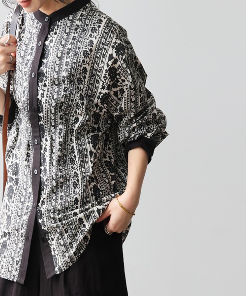 antiqua(アンティカ)の「花柄 配色デザイン シャツ(シャツ/ブラウス・レディース・マスタード/ブラック・ONESIZE)」の3枚目の写真