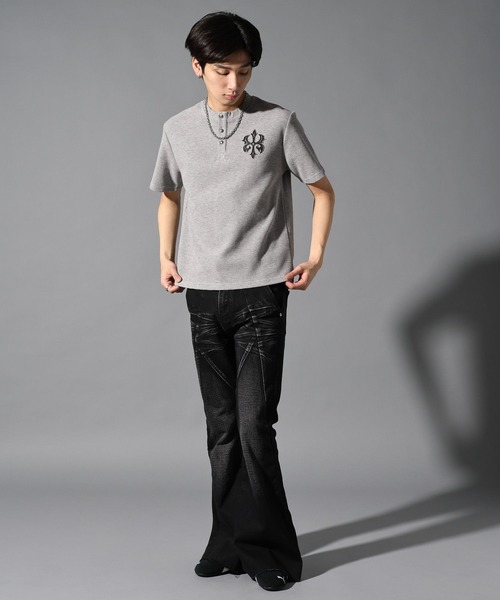 LAND MUSEUM（ランドミュージアム）の「LAND MUSEUM／ゴシックロゴヘンリーT（Tシャツ/カットソー・メンズ・ブラック/グレー・MEDIUM/LARGE）」の3枚目の写真