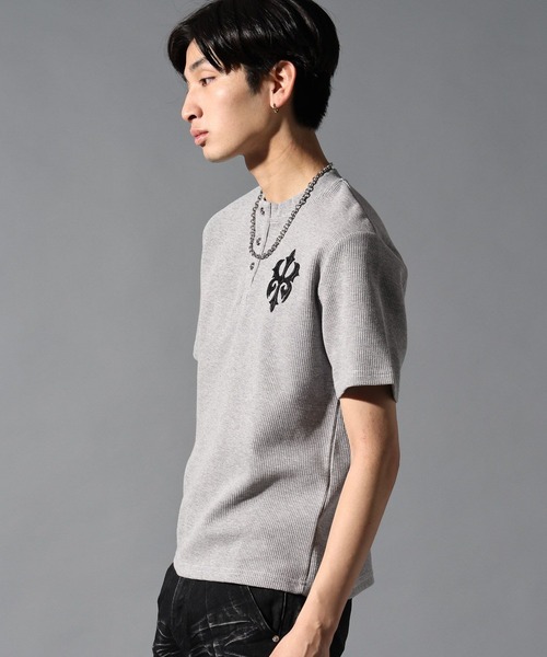 LAND MUSEUM（ランドミュージアム）の「LAND MUSEUM／ゴシックロゴヘンリーT（Tシャツ/カットソー・メンズ・ブラック/グレー・MEDIUM/LARGE）」の7枚目の写真