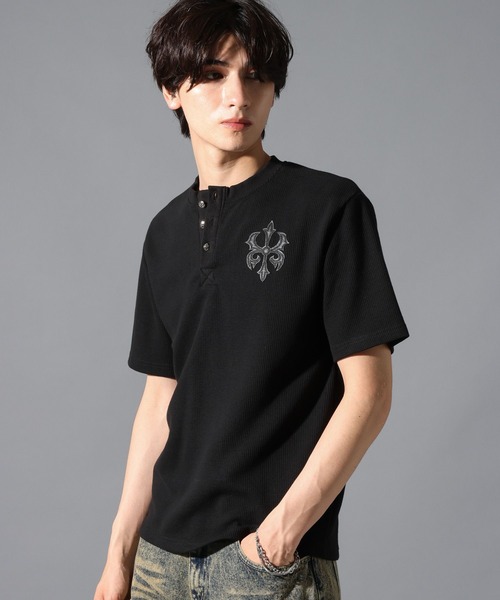 LAND MUSEUM(ランドミュージアム)の「LAND MUSEUM/ゴシックロゴヘンリーT(Tシャツ/カットソー・メンズ・ブラック/グレー・MEDIUM/LARGE)」の13枚目の写真