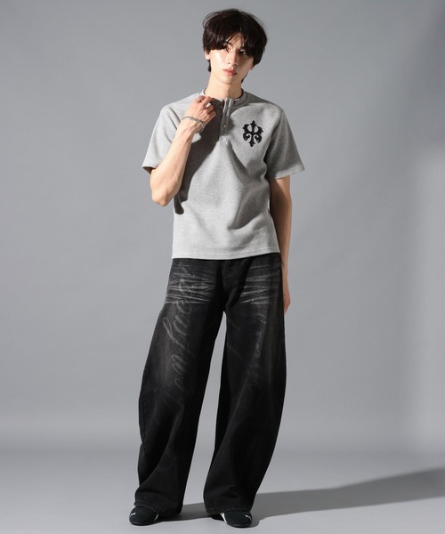 LAND MUSEUM(ランドミュージアム)の「LAND MUSEUM/ゴシックロゴヘンリーT(Tシャツ/カットソー・メンズ・ブラック/グレー・MEDIUM/LARGE)」の16枚目の写真