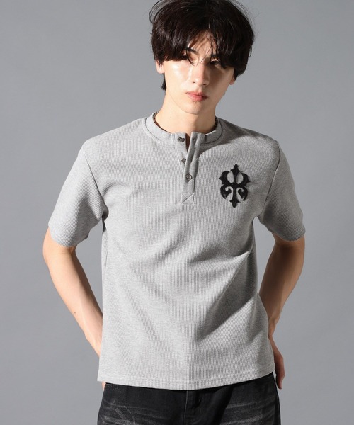 LAND MUSEUM(ランドミュージアム)の「LAND MUSEUM/ゴシックロゴヘンリーT(Tシャツ/カットソー・メンズ・ブラック/グレー・MEDIUM/LARGE)」の19枚目の写真