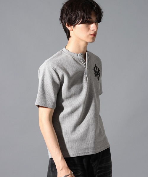 LAND MUSEUM(ランドミュージアム)の「LAND MUSEUM/ゴシックロゴヘンリーT(Tシャツ/カットソー・メンズ・ブラック/グレー・MEDIUM/LARGE)」の21枚目の写真