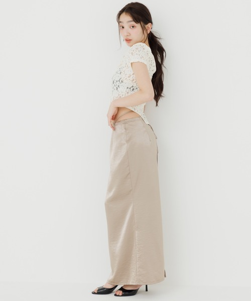 SENEE(セニー)の「cross ribbon satin skirt(クロスリボンサテンスカート)(スカート・レディース・ベージュ/ブラック・MEDIUM/SMALL)」の17枚目の写真