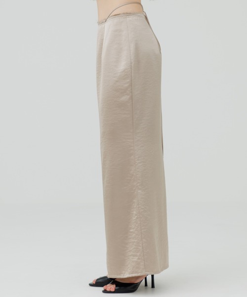 SENEE(セニー)の「cross ribbon satin skirt(クロスリボンサテンスカート)(スカート・レディース・ベージュ/ブラック・MEDIUM/SMALL)」の11枚目の写真