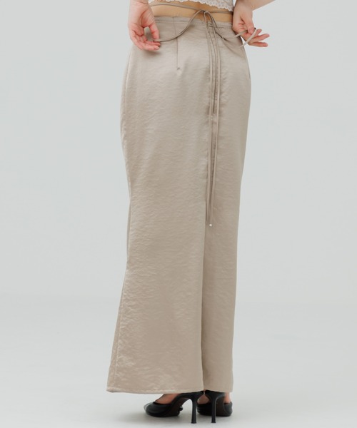 SENEE(セニー)の「cross ribbon satin skirt(クロスリボンサテンスカート)(スカート・レディース・ベージュ/ブラック・MEDIUM/SMALL)」の12枚目の写真