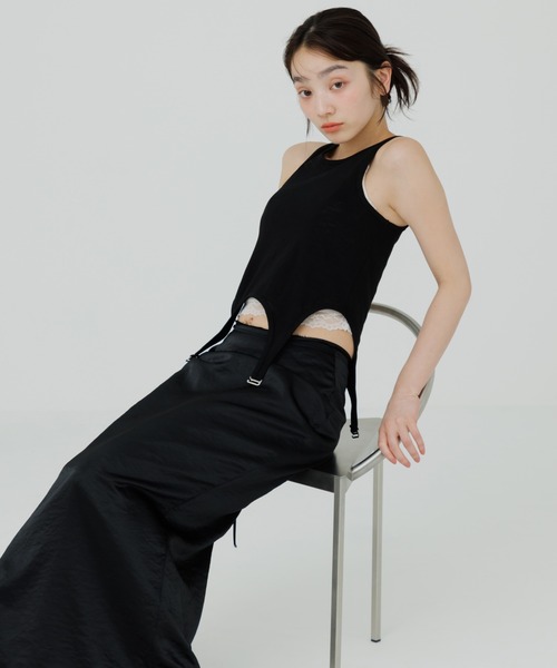 SENEE(セニー)の「cross ribbon satin skirt(クロスリボンサテンスカート)(スカート・レディース・ベージュ/ブラック・MEDIUM/SMALL)」の9枚目の写真