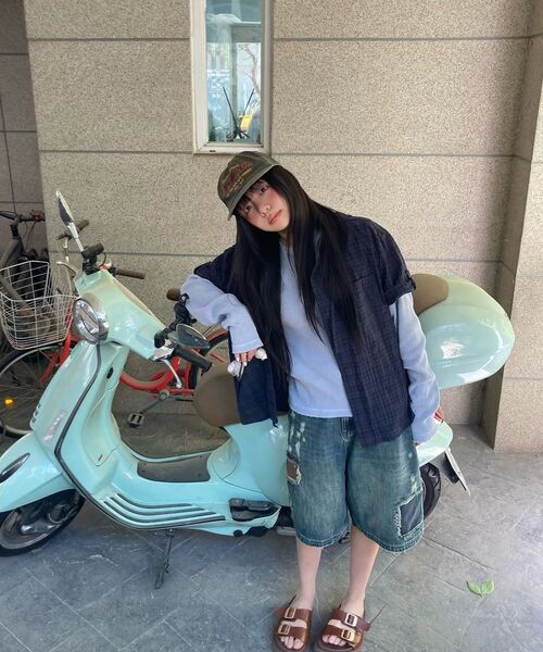 MAINBOOTH(メインブース)の「Repaired Denim Shorts(BLUE)(その他パンツ・レディース・その他・1/2/3)」の2枚目の写真
