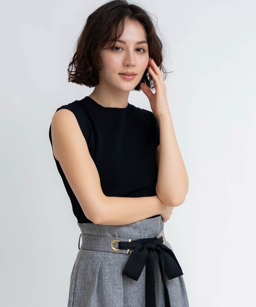 NOELA(ノエラ)の「ハイネックノースリニット(ニット/セーター・レディース・ブラック/オフホワイト/ブルー/レッド/ブラウン・フリー)」の7枚目の写真