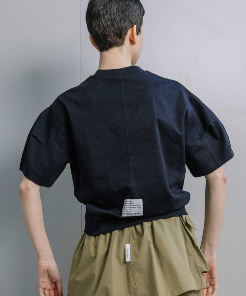MARECHAL TERRE（マルシャルテル）の「【UVカット / 接触冷感】ツイストデザイントップス（Tシャツ/カットソー・レディース・ネイビー/オフホワイト/ブラック/ブルー・MEDIUM）」の16枚目の写真