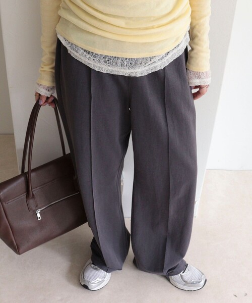 fredy emue(フレディエミュ)の「《セットアップ対応》リネン混ハイゲージセンターシームパンツ(その他パンツ・レディース・ブラック/チャコールグレー・36/38)」の19枚目の写真