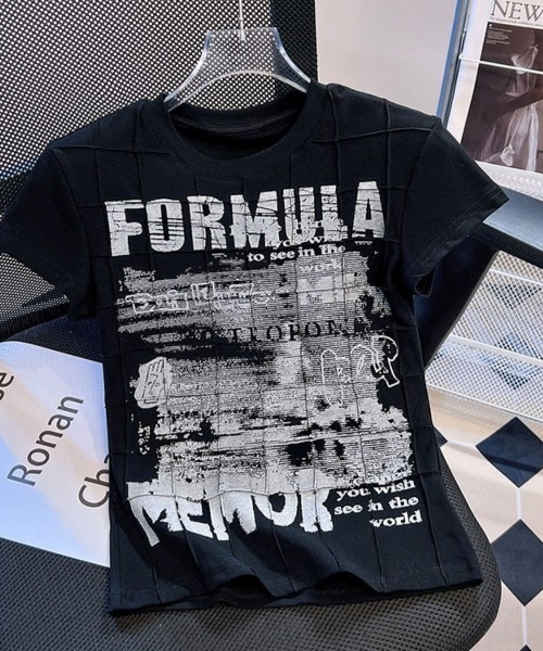 Lips（リップス）の「華奢見え＆スタイルアップ！トレンド感抜群のコンパクトフォトプリントT（Tシャツ/カットソー・レディース・ホワイト/ブラック・FREE）」の12枚目の写真