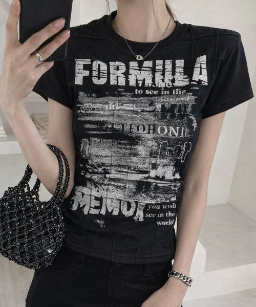 Lips（リップス）の「華奢見え＆スタイルアップ！トレンド感抜群のコンパクトフォトプリントT（Tシャツ/カットソー・レディース・ホワイト/ブラック・FREE）」の11枚目の写真