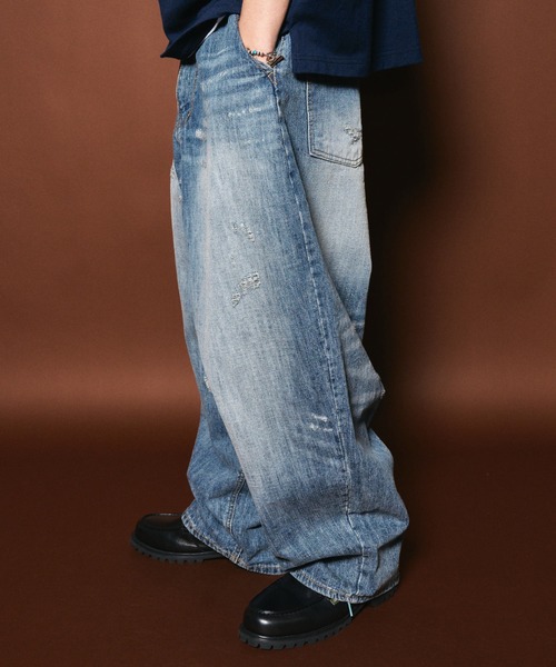 Subciety（サブサエティ）の「Damaged wide balloon denim pants（デニムパンツ・メンズ・インディゴブルー・MEDIUM/LARGE）」の4枚目の写真