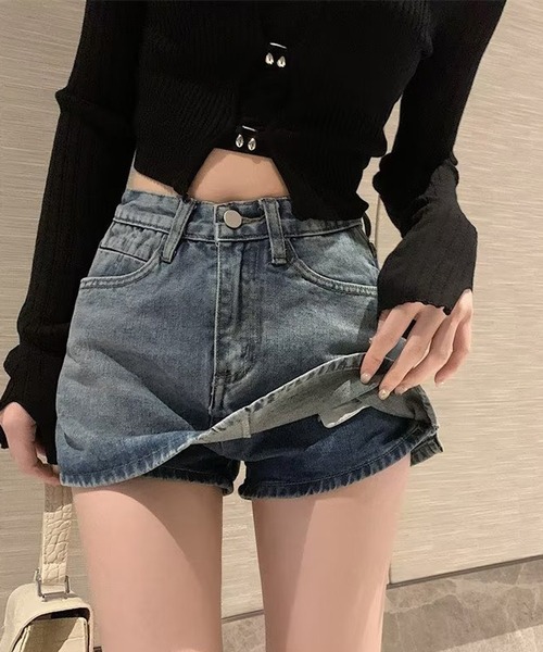 MEMECLE(メメクル)の「【 MEMECLE / メメクル 】 スカートライク ショートデニムパンツ(デニムパンツ・レディース・ブラック/ブルー・MEDIUM/LARGE/SMALL)」の2枚目の写真