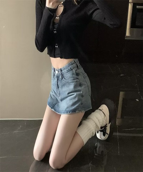 MEMECLE(メメクル)の「【 MEMECLE / メメクル 】 スカートライク ショートデニムパンツ(デニムパンツ・レディース・ブラック/ブルー・MEDIUM/LARGE/SMALL)」の10枚目の写真