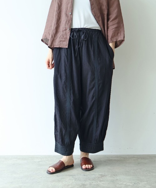 yuni(ユニ )の「Flower JQ×lace pants(その他パンツ・レディース・ホワイト/ブラック・FREE)」の2枚目の写真