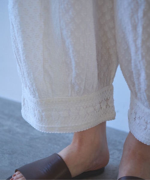 yuni(ユニ )の「Flower JQ×lace pants(その他パンツ・レディース・ホワイト/ブラック・FREE)」の17枚目の写真