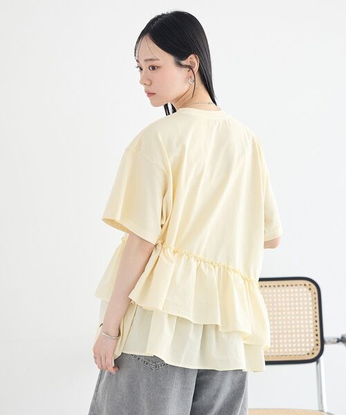 earth music&ecology（アースミュージックアンドエコロジー）の「異素材ドッキンググラフィックTシャツ（Tシャツ/カットソー・レディース・アイボリー/チャコールグレー/オフホワイト・FREE）」の9枚目の写真