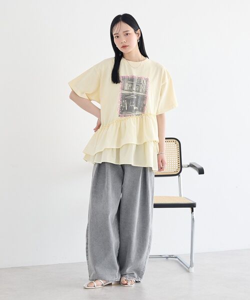 earth music&ecology（アースミュージックアンドエコロジー）の「異素材ドッキンググラフィックTシャツ（Tシャツ/カットソー・レディース・アイボリー/チャコールグレー/オフホワイト・FREE）」の11枚目の写真