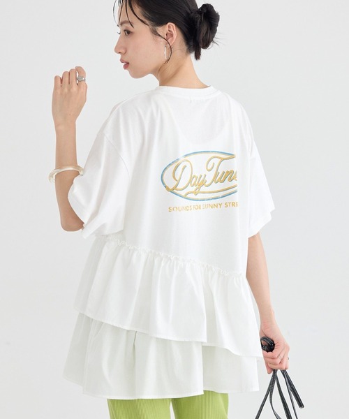earth music&ecology（アースミュージックアンドエコロジー）の「異素材ドッキンググラフィックTシャツ（Tシャツ/カットソー・レディース・アイボリー/チャコールグレー/オフホワイト・FREE）」の2枚目の写真
