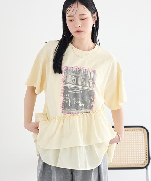 earth music&ecology（アースミュージックアンドエコロジー）の「異素材ドッキンググラフィックTシャツ（Tシャツ/カットソー・レディース・アイボリー/チャコールグレー/オフホワイト・FREE）」の3枚目の写真