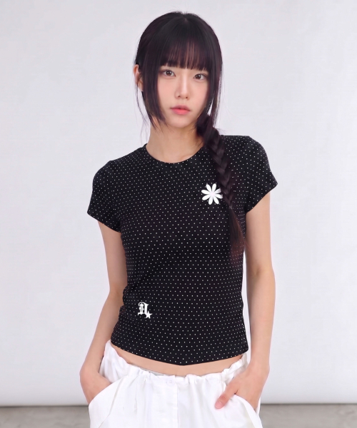 DAMISH（ダミシュ）の「フラワーシンボルポルカドットショートスリーブTシャツ_ブラック（Tシャツ/カットソー・レディース・ブラック・OS）」の4枚目の写真