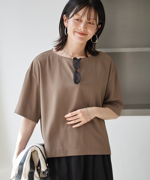 ROPE' PICNIC(ロペピクニック)の「【一部店舗限定】ジョーゼットTeeブラウス/UVケア・接触冷感・防シワ(シャツ/ブラウス・レディース・ベージュ/サックスブルー/ブラック/オフホワイト/ブラウン・FREE)」の13枚目の写真