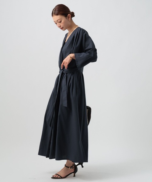 BAYFLOW（ベイフロー）の「[一枚でも羽織りでも]リネンガウンワンピース（ワンピース・レディース・ナチュラル/パープル/ネイビー・FREE）」の12枚目の写真