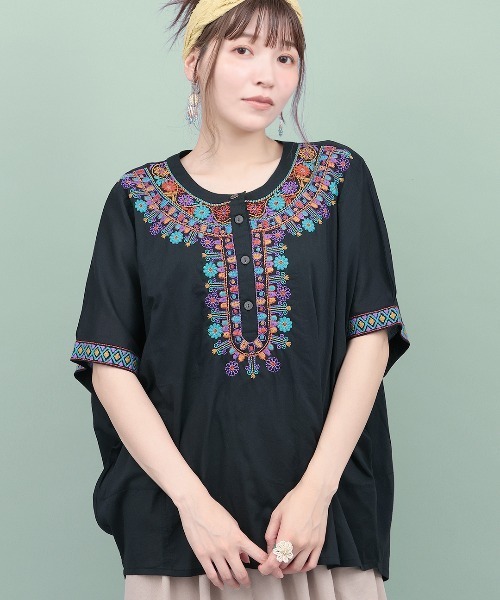 チチカカ（チチカカ）の「Rico ウィピール刺繍プルオーバー（シャツ/ブラウス・レディース・ブルー/レッド/ブラック・FREE）」の2枚目の写真