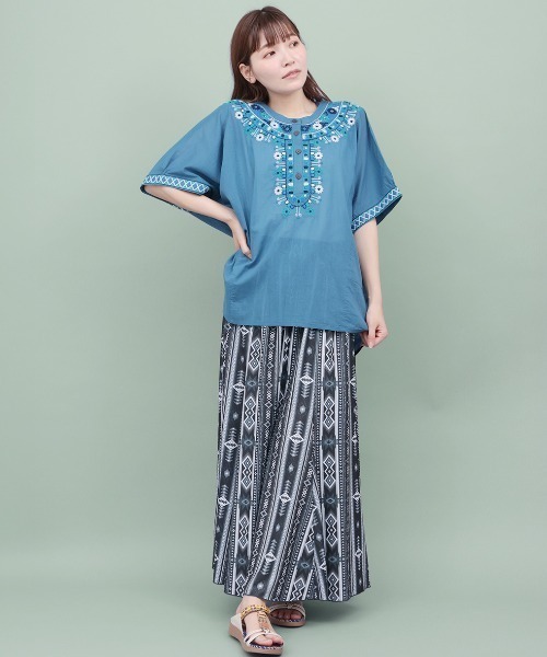 チチカカ（チチカカ）の「Rico ウィピール刺繍プルオーバー（シャツ/ブラウス・レディース・ブルー/レッド/ブラック・FREE）」の6枚目の写真