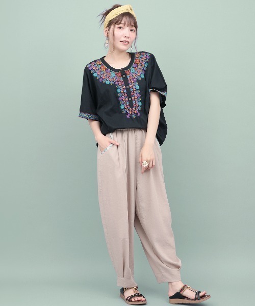 チチカカ（チチカカ）の「Rico ウィピール刺繍プルオーバー（シャツ/ブラウス・レディース・ブルー/レッド/ブラック・FREE）」の4枚目の写真