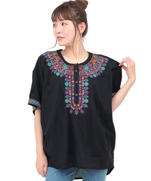 チチカカ（チチカカ）の「Rico ウィピール刺繍プルオーバー（シャツ/ブラウス・レディース・ブルー/レッド/ブラック・FREE）」の10枚目の写真