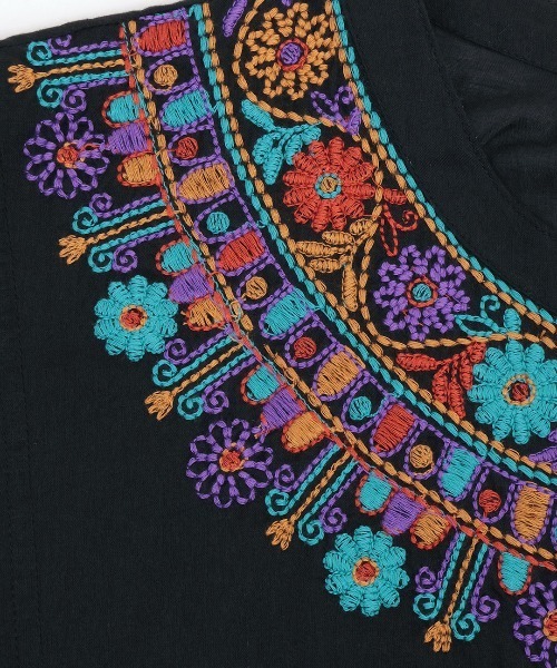 チチカカ（チチカカ）の「Rico ウィピール刺繍プルオーバー（シャツ/ブラウス・レディース・ブルー/レッド/ブラック・FREE）」の17枚目の写真