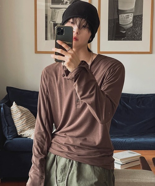 NOWLE(ノウル)の「【NOWLE】アームボタン ヘンリーネック 長袖Tシャツ / ルーズシルエット スリーブボタン ロンT(Tシャツ/カットソー・メンズ・ブラウン/ブラック・X-LARGE/LARGE/MEDIUM)」の7枚目の写真