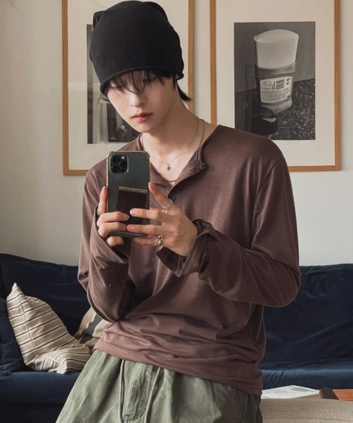 NOWLE(ノウル)の「【NOWLE】アームボタン ヘンリーネック 長袖Tシャツ / ルーズシルエット スリーブボタン ロンT(Tシャツ/カットソー・メンズ・ブラウン/ブラック・X-LARGE/LARGE/MEDIUM)」の8枚目の写真