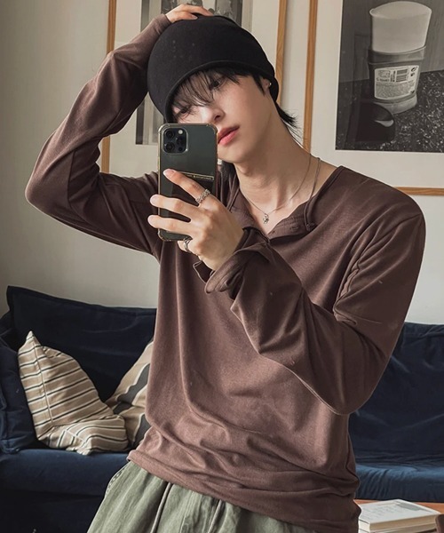 NOWLE(ノウル)の「【NOWLE】アームボタン ヘンリーネック 長袖Tシャツ / ルーズシルエット スリーブボタン ロンT(Tシャツ/カットソー・メンズ・ブラウン/ブラック・X-LARGE/LARGE/MEDIUM)」の9枚目の写真