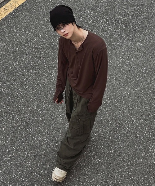 NOWLE(ノウル)の「【NOWLE】アームボタン ヘンリーネック 長袖Tシャツ / ルーズシルエット スリーブボタン ロンT(Tシャツ/カットソー・メンズ・ブラウン/ブラック・X-LARGE/LARGE/MEDIUM)」の11枚目の写真