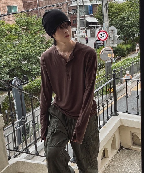 NOWLE(ノウル)の「【NOWLE】アームボタン ヘンリーネック 長袖Tシャツ / ルーズシルエット スリーブボタン ロンT(Tシャツ/カットソー・メンズ・ブラウン/ブラック・X-LARGE/LARGE/MEDIUM)」の17枚目の写真