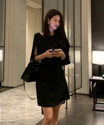 気品があるクルーネックウエスト絞りワンピース