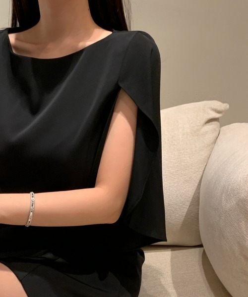Aelina(エリナ)の「気品があるクルーネックウエスト絞りワンピース(ワンピース・レディース・ブラック/ホワイト・FREE)」の6枚目の写真