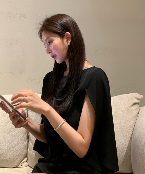 Aelina(エリナ)の「気品があるクルーネックウエスト絞りワンピース(ワンピース・レディース・ブラック/ホワイト・FREE)」の9枚目の写真