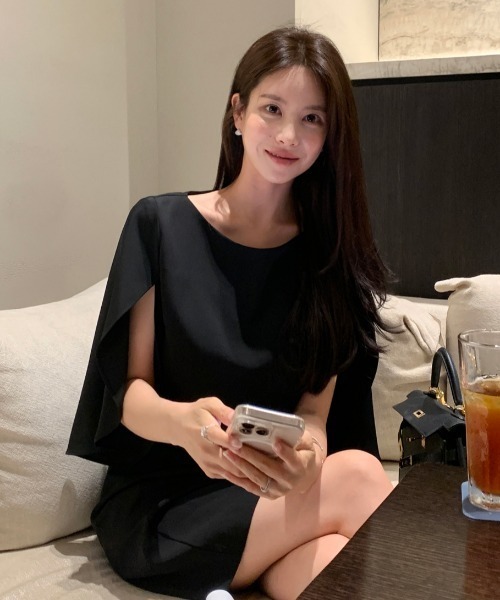 Aelina(エリナ)の「気品があるクルーネックウエスト絞りワンピース(ワンピース・レディース・ブラック/ホワイト・FREE)」の10枚目の写真