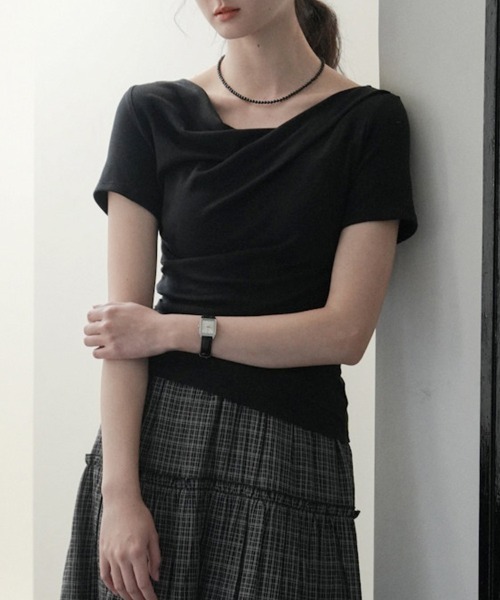 ONEP STAR(ワンピスター)の「ドレープVネック半袖トップス(Tシャツ/カットソー・レディース・オフホワイト/ライトピンク/ブラック/ベージュ/ライトブルー/ライトイエロー・LARGE/MEDIUM/X-LARGE)」の3枚目の写真